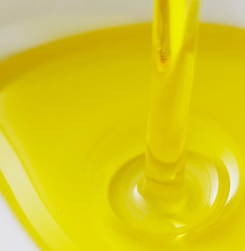The density of olive oil is one of those physical properties that plays a fundamental role in its handling and understanding.