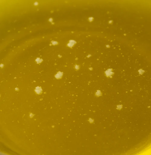The white lumps in olive oil are a completely natural phenomenon and do not affect either the quality or the flavor.